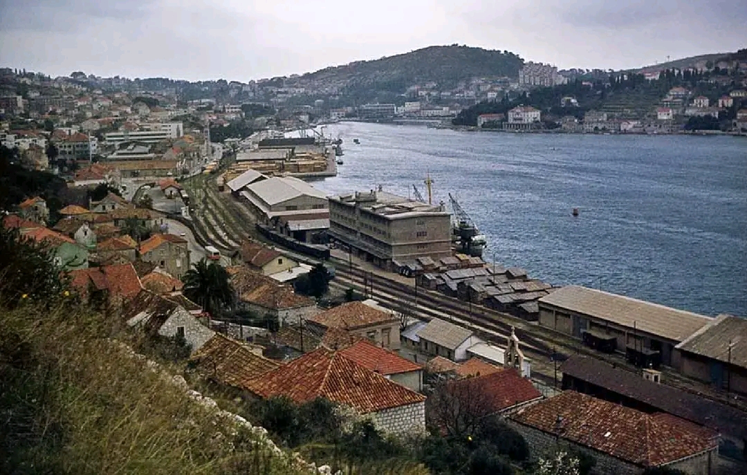 Luka Dubrovnik između II. svjetskog i Domovinskog rata — fotografija 1