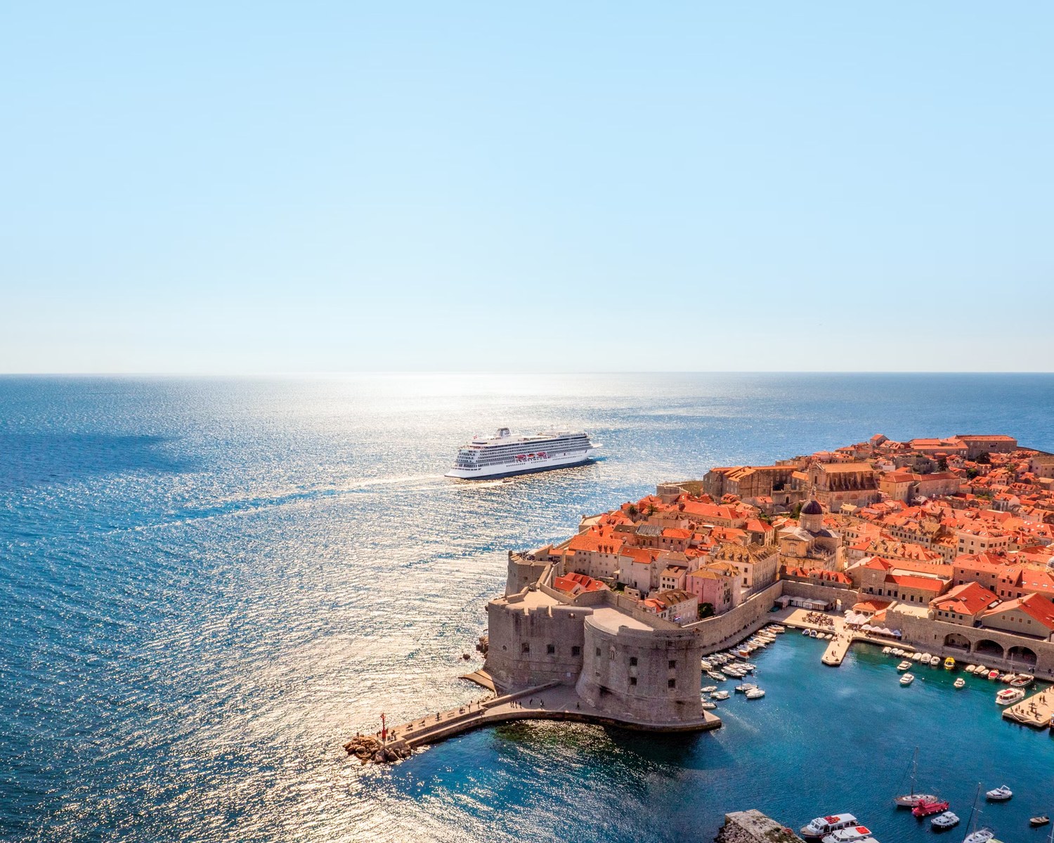 Viking Sea u plovidbi ispred Dubrovnika